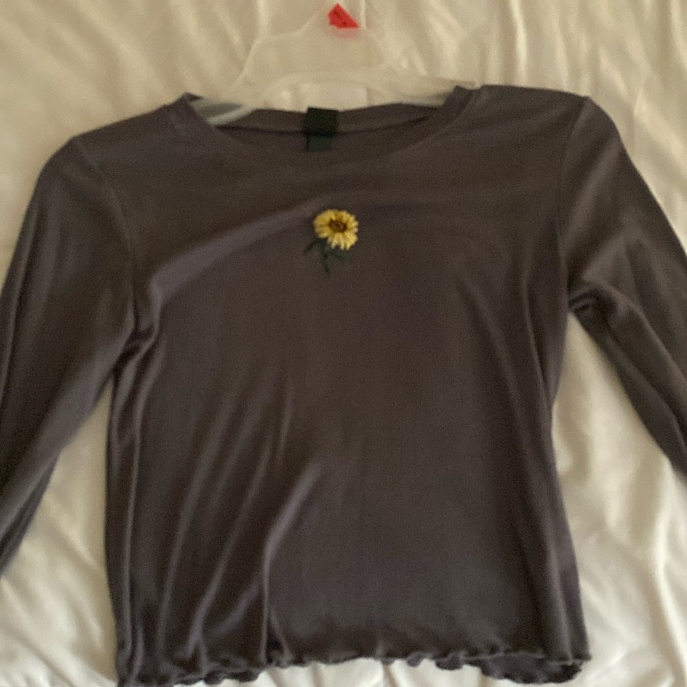 Wild fable Target long sleeve crop top size small with sunflower embroidery